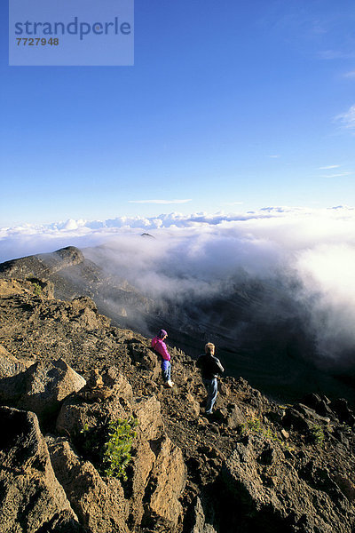 blauer Himmel  wolkenloser Himmel  wolkenlos  Haleakala  East Maui Volcano  hoch  oben  wandern  Krater  Hawaii  Maui