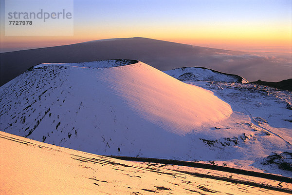 Hawaii  Big Island  Berggipfel  Gipfel  Spitze  Spitzen  bedecken  Sonnenuntergang  Hawaii  Schnee