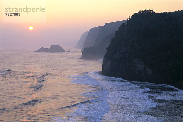 Hawaii Big Island grau Sonnenuntergang Himmel Dunst Tal pink Hawaii