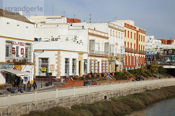 Gebäude Küste Fluss vorwärts Andalusien Spanien