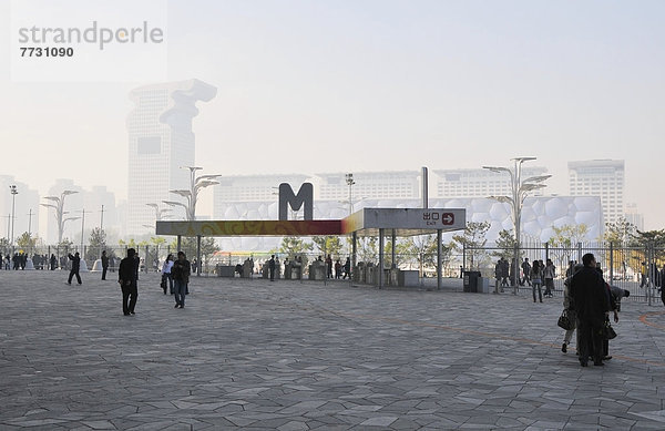 gehen  Gebäude  Stadt  Hintergrund  Quadrat  Quadrate  quadratisch  quadratisches  quadratischer  bedecken  Fußgänger  Smog