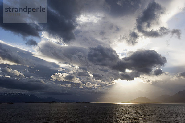 beleuchtet  Wasser  Berg  Wolke  Dunkelheit  Küste  Sonnenlicht  Argentinien