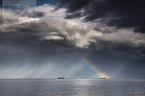 Wolke  über  Sturm  Ozean  Schiff  2  Regenbogen