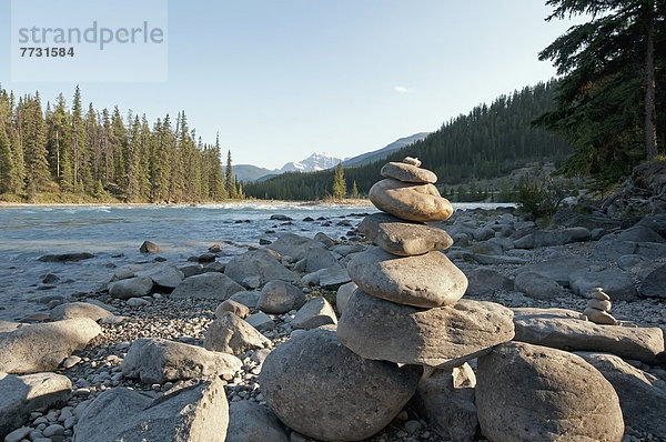 Haufen  Wasserrand  Felsbrocken  Fluss  Athabasca River