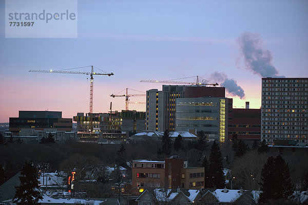 Skyline  Skylines  Gebäude  Abenddämmerung