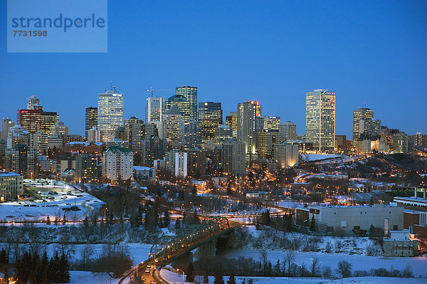 Skyline  Skylines  Gebäude  Brücke  Beleuchtung  Licht  beleuchtet  Edmonton