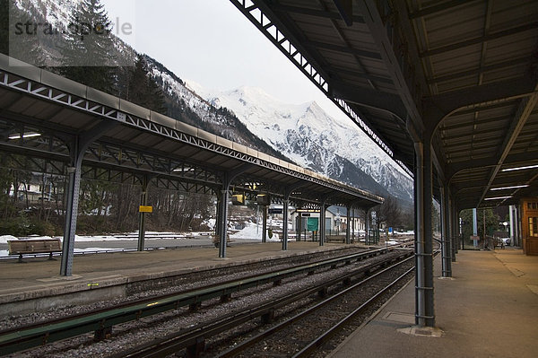 Haltestelle  Haltepunkt  Station  Zug