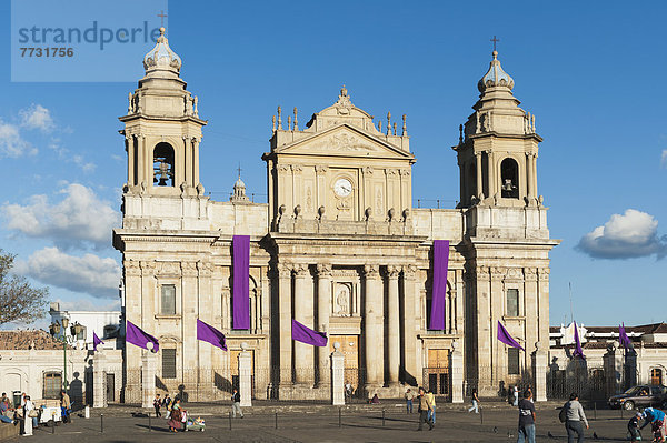 gehen  Großstadt  Kathedrale  frontal  Fußgänger  Guatemala