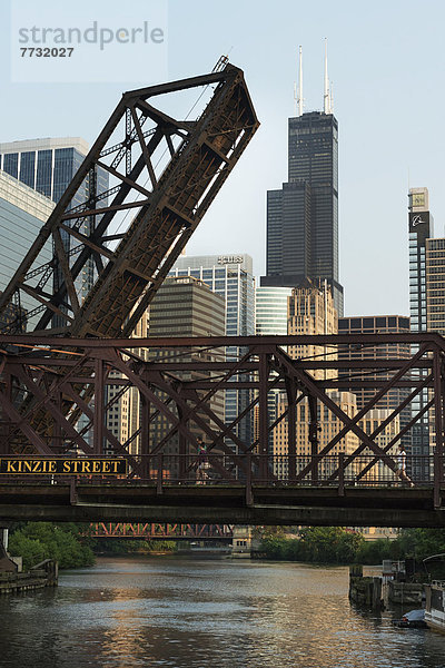 Amerika  heben  über  Straße  Brücke  Fluss  Verbindung  Chicago  Illinois