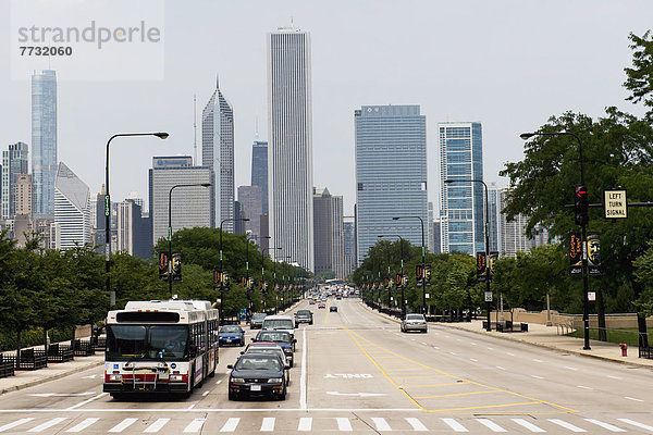 Amerika  beschäftigt  Fernverkehrsstraße  Hintergrund  Hochhaus  Verbindung  Chicago  Illinois  Straßenverkehr