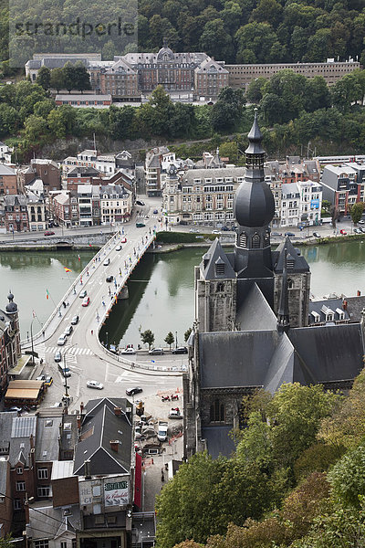 hoch oben über Brücke Fluss Kathedrale Ansicht Flachwinkelansicht Meuse Winkel