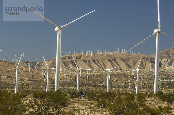 Vereinigte Staaten von Amerika USA Quelle Winter Stadt Wüste Windpark Kalifornien