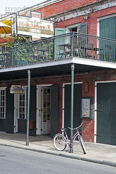 Vereinigte Staaten von Amerika USA Außenaufnahme angelehnt Stange Restaurant Fahrrad Rad Louisiana New Orleans