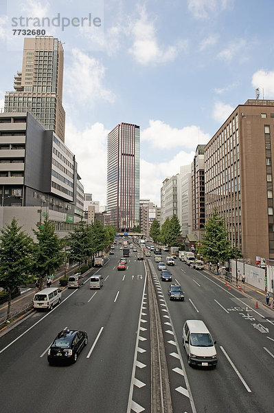 Städtisches Motiv  Städtische Motive  Straßenszene  Straßenszene  beschäftigt  Fernverkehrsstraße  Tokyo  Hauptstadt  Zimmer  Japan  Straßenverkehr
