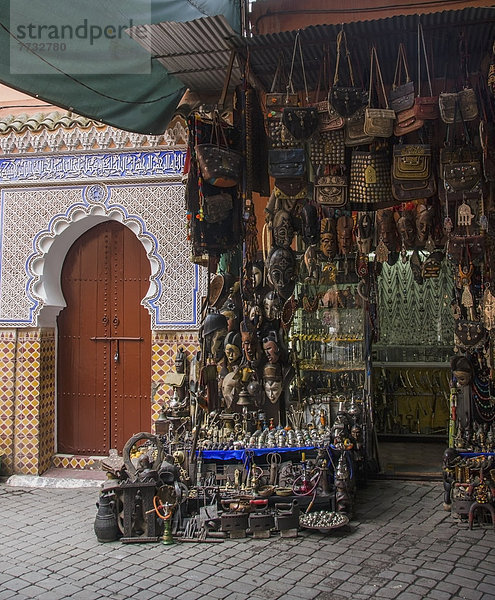 Blumenmarkt nebeneinander neben Seite an Seite zeigen Wohnhaus Eingang verkaufen Marrakesch Markt Marokko