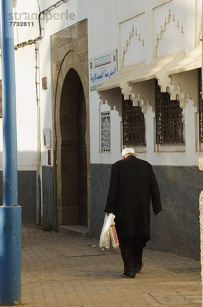 Senior  Senioren  Mann  gehen  Tasche  kaufen  Casablanca  Marokko