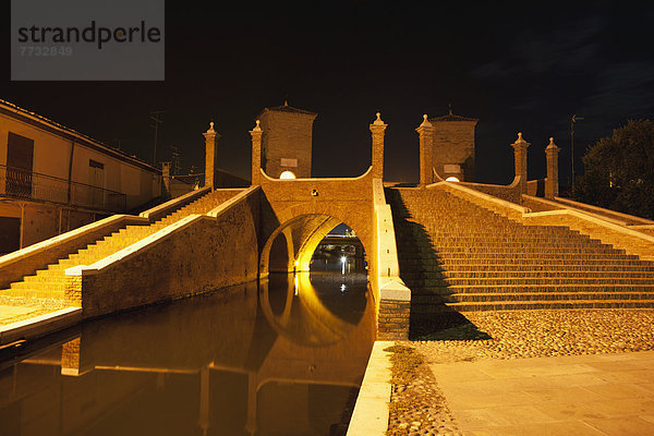 Stufe  Wasser  Stein  Nacht  Spiegelung  Brücke  Emilia-Romangna  Italien