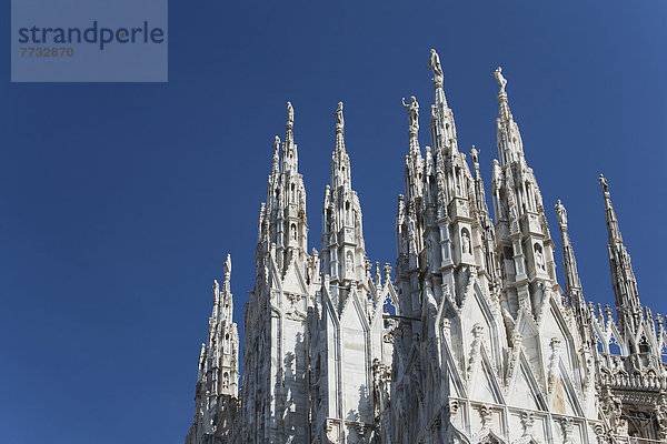 Italien  Lombardei  Nahaufnahme von Kathedrale Türme und blauer Himmel  Milano