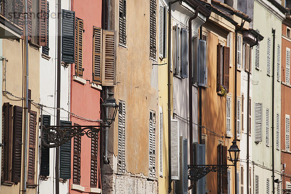 Straße Close-up Lampe Jalousie Emilia-Romangna Italien Parma Hausfassaden