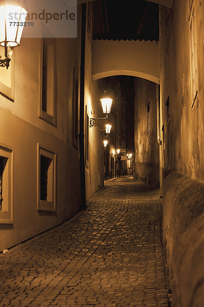 Prag  Hauptstadt  beleuchtet  Nacht  Gasse  Beleuchtung  Licht  Tschechische Republik  Tschechien