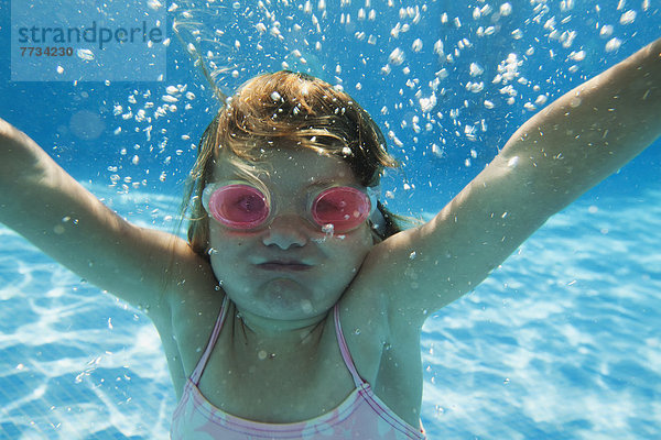 Wasser  Schutzbrille  unterhalb  Schwimmbad  schwimmen  Mädchen  Andalusien  Cadiz  Spanien  Tarifa