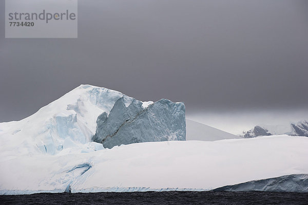 Berg  bedecken  Küste  vorwärts  Antarktis  Schnee