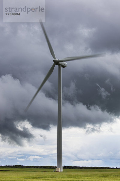 Windturbine Windrad Windräder Wolke Himmel unterhalb