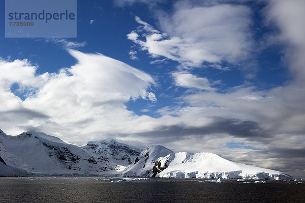 Berg  bedecken  Küste  Gletscher  vorwärts  Antarktis  Schnee