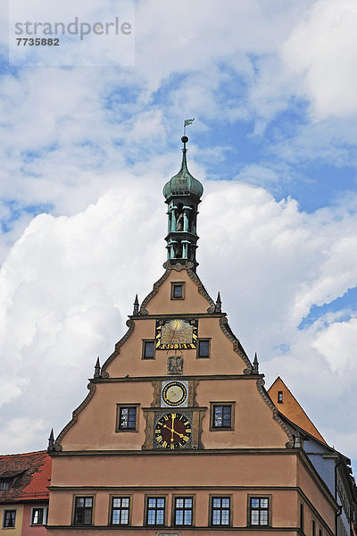 Gebäude  Uhr  frontal  Deutschland