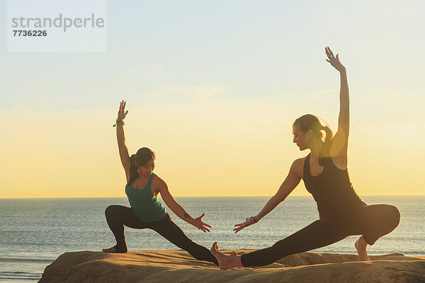 nahe  Frau  Amerika  Strand  Pazifischer Ozean  Pazifik  Stiller Ozean  Großer Ozean  Yoga  San Diego  Verbindung  Kalifornien  üben