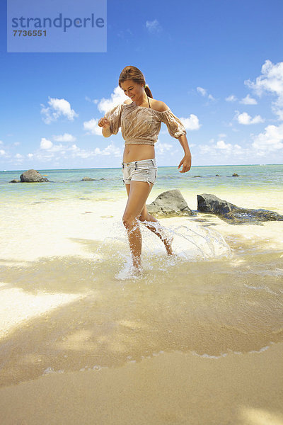 Wasser  Frau  Amerika  Strand  rennen  seicht  jung  Verbindung  Hawaii  Kauai