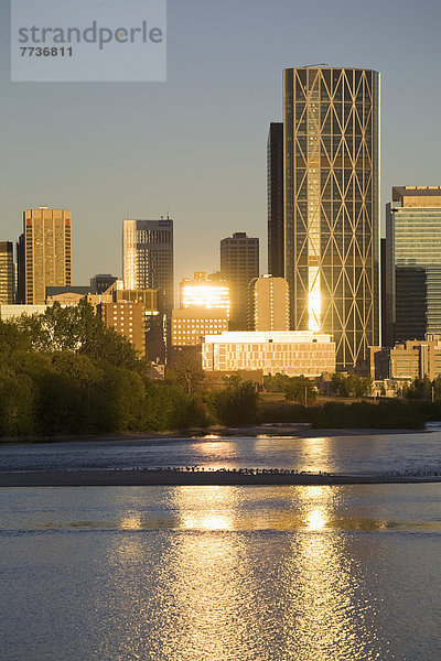 Stadtansicht  Stadtansichten  Himmel  Gebäude  Sonnenaufgang  Spiegelung  Fluss  blau  vorwärts  Calgary  Reflections