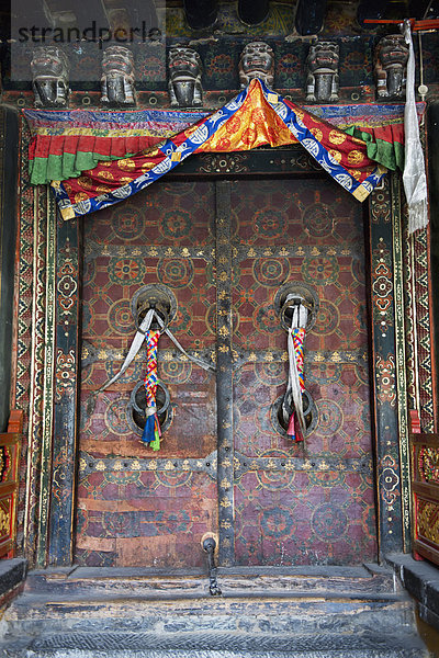 Tür  bunt  verziert  Jokhang Tempel