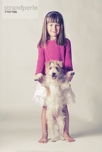 stehend  Portrait  Hund  jung  Mädchen  Hirschkuh