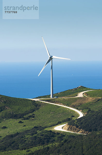 Windturbine Windrad Windräder Ecke Ecken vorwärts Andalusien Cadiz Spanien Tarifa