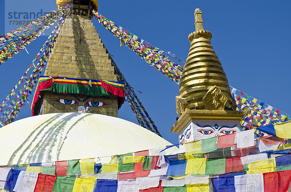 Buddhistische Gebetsmühlen an der Stupa von Swayambhunath  Tempel der Affen