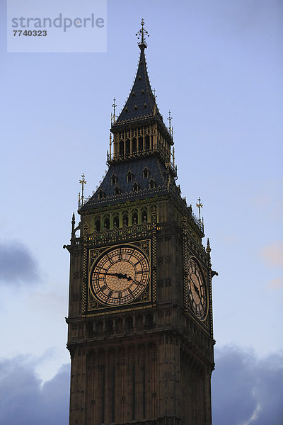 Westminster Hall  Elizabeth Tower oder Big Ben  Häuser des Parlaments  Themse  Westminster Bridge am Abend