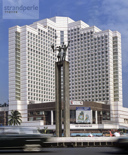 Jakarta Hauptstadt Ehrfurcht Hotel Paar Paare frontal winken Asien Hyatt Indonesien