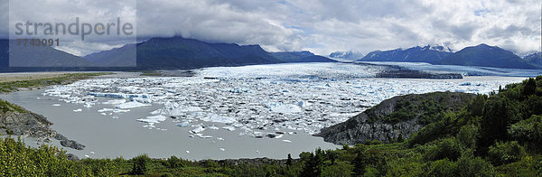 USA  Alaska  Blick auf Knik Gletscher und Chugach Mountains im Hintergrund