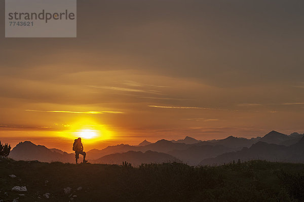 Österreich  Salzburger Land  Wanderung durch die Niederen Tauern bei Sonnenaufgang