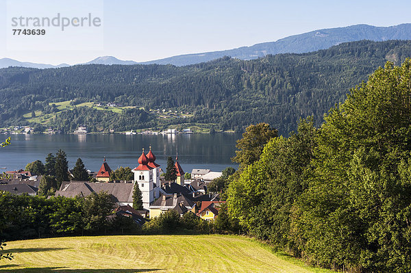 Österreich  Kärnten  Blick auf Millstatter See und Stift Millstatt