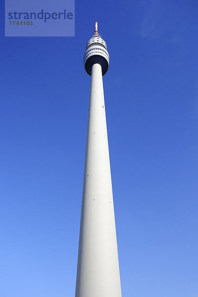 Deutschland  Dortmund  Blick auf den Fernsehturm gegen den Himmel