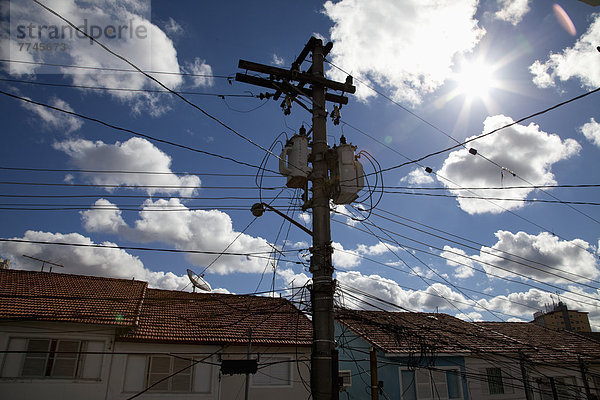 Brasilien  Sao Paulo  Blick auf Strommast gegen Himmel