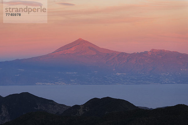 Spanien  La Gomera  Blick auf den Vulkan Teide auf Teneriffa