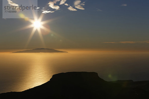 Spanien  Ansicht der Insel El Hierro vom Alto de Garajonay Berg in La Gomera