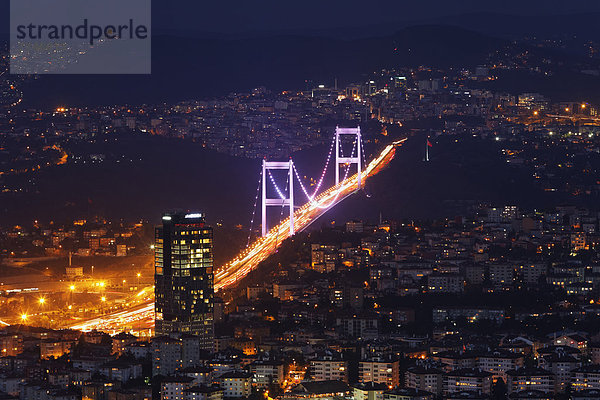 Europa  Türkei  Istanbul  Blick auf die Fatih-Sultan-Mehmet-Brücke im Finanzviertel