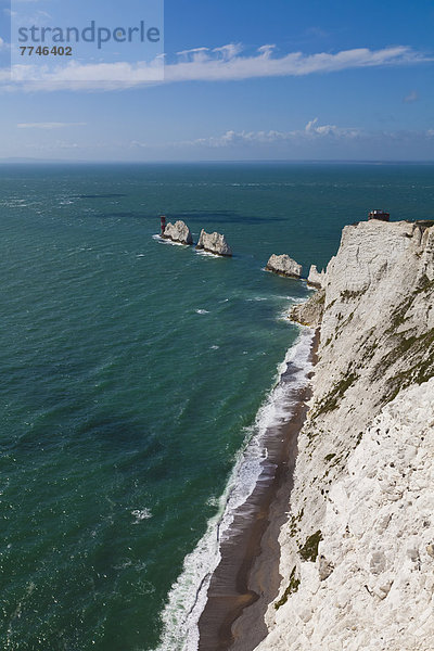 England  Isle of Wight  Blick auf Kreidefelsen bei The Needles