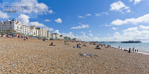 England  Sussex  Brighton  Blick auf Rettungsschwimmer am Brighton Pier