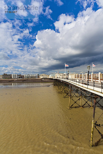 England  Sussex  Blick auf den Strand am Worthing Pier