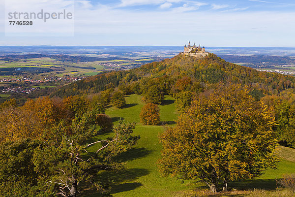 Deutschland  Baden Württemberg  Blick auf Schloss Hohenzollern bei Hechingen